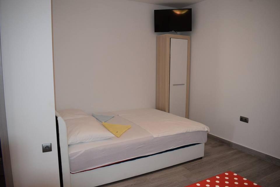 Apartmani Celjak Pag Town Exteriör bild