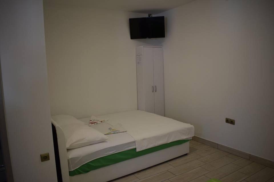 Apartmani Celjak Pag Town Exteriör bild