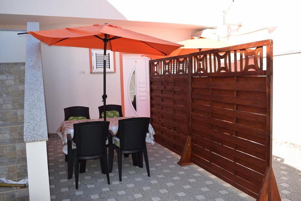 Apartmani Celjak Pag Town Exteriör bild